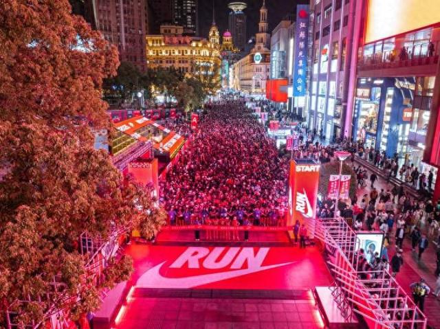 全球夜跑系列赛After Dark Tour上海开跑，3500名女性跑者“把夜甩在身后”