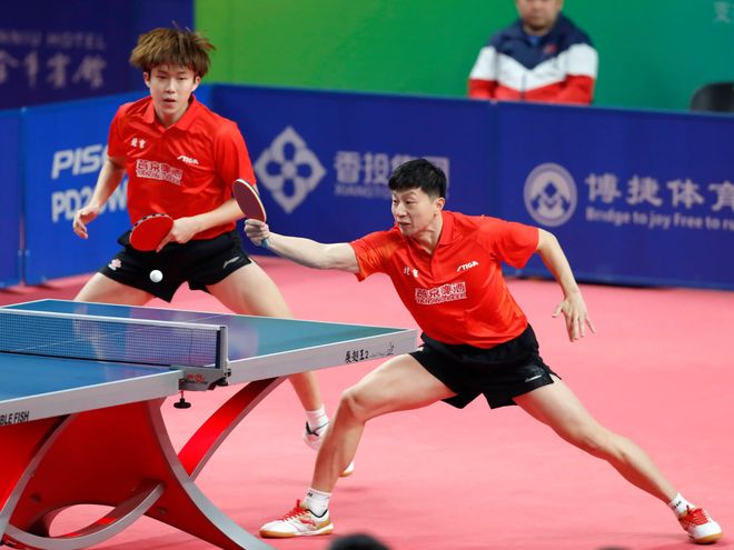 打球别再僵硬!重心与核心的联动秘籍